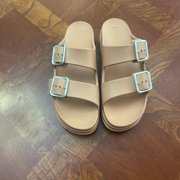 MIA Sandals - Picture 2 of 2